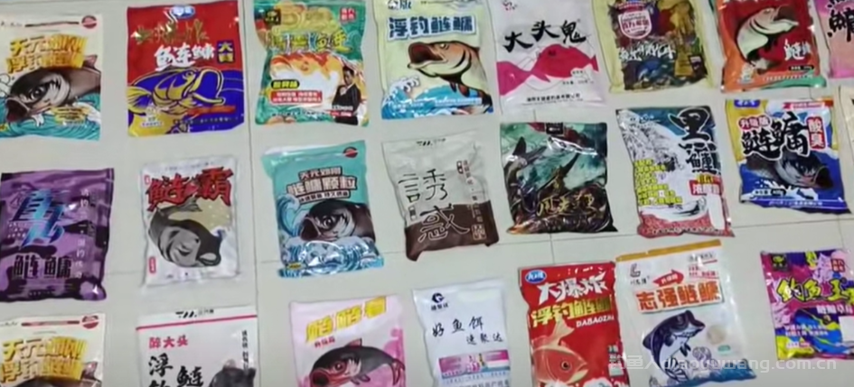 鲢鳙饵料怎么选好？3秒判断鲢鳙饵料好坏，轻松避开垃圾饵料！