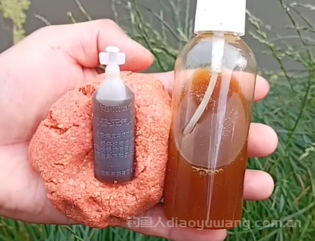 藿香正气水开饵不好用？钓鱼大神揭秘正确用法，鱼获翻倍不是梦！  